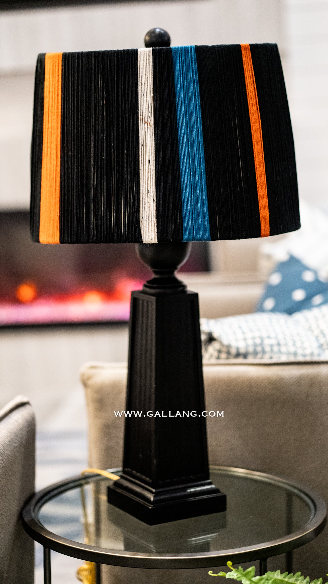 Black yarn desk lamp