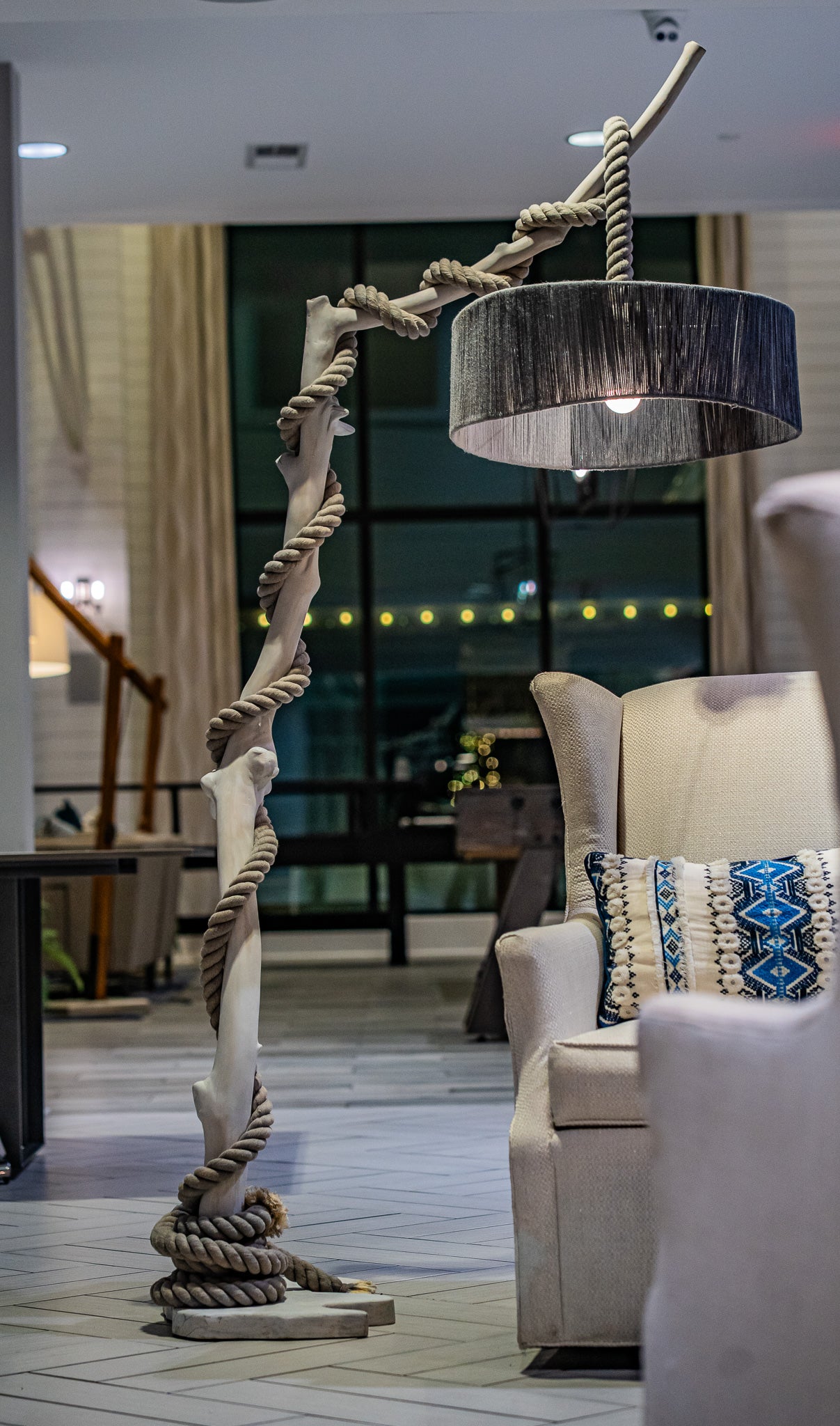 GREY FLOOR TREE BRANCH LAMP- GRIS